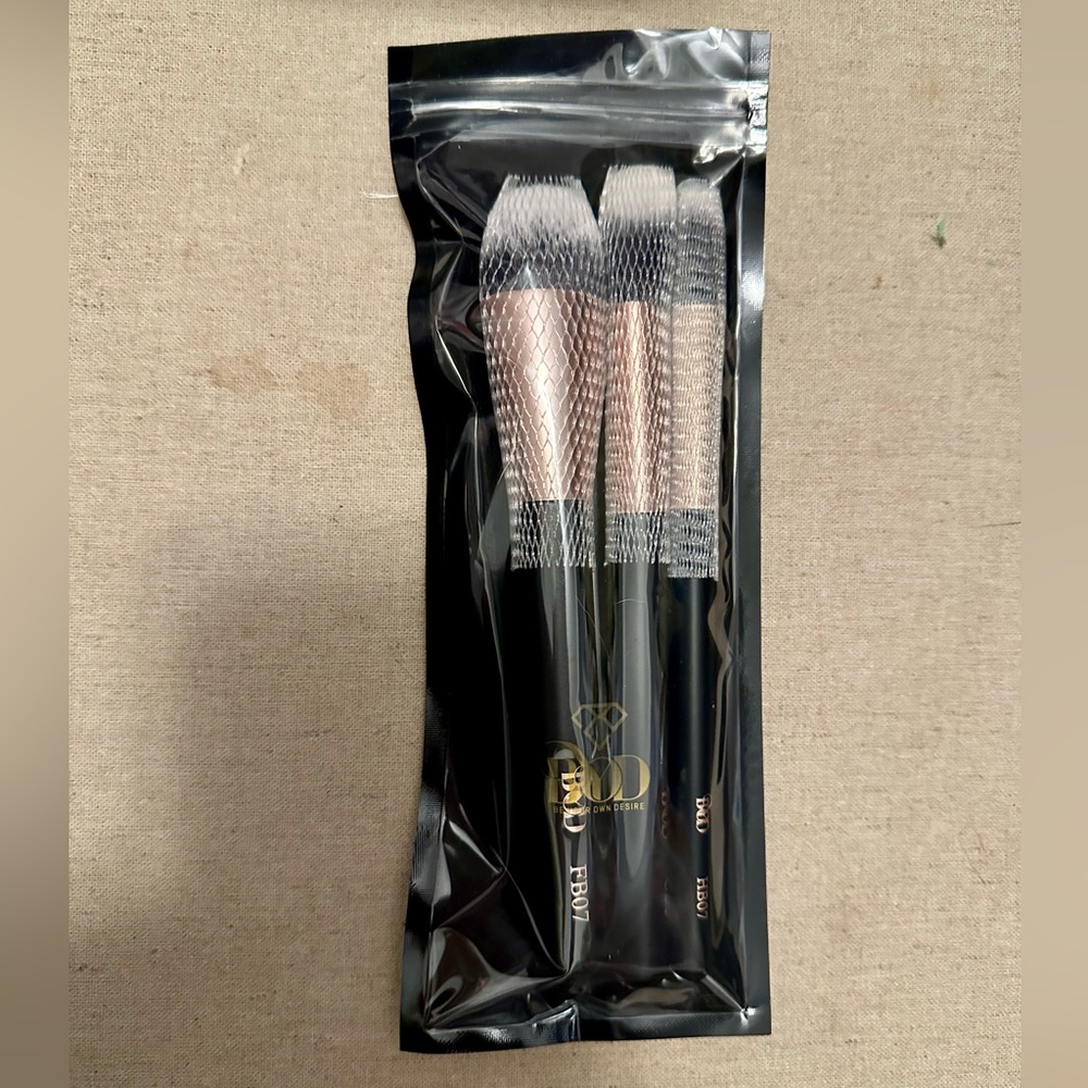 BOYD 3-PIECE FACE BRUSH SET NEW